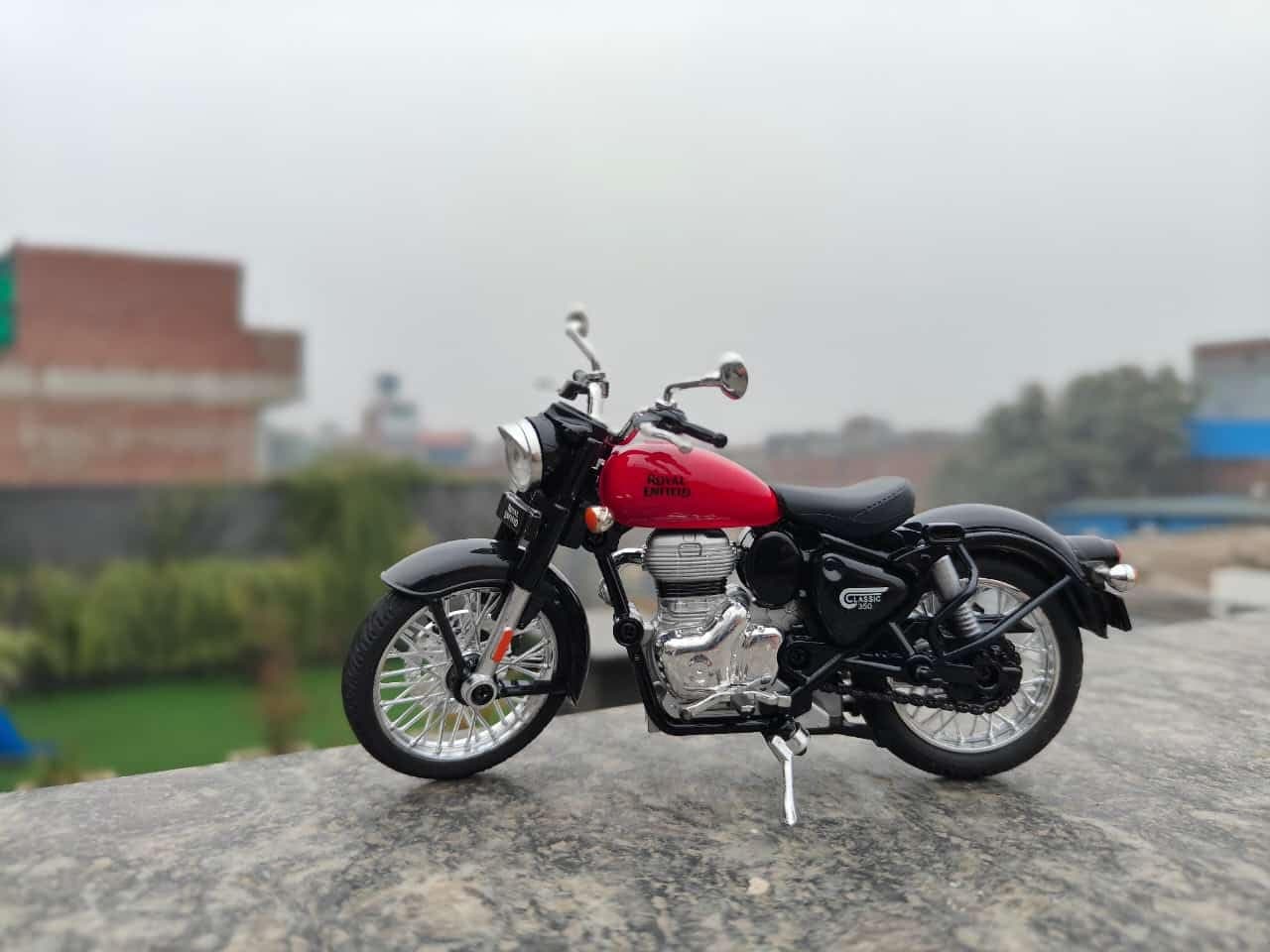 Royal Enfield Classic 350 1:15 Scale Bullet Bike Toy Model with Pull Back Action view 3